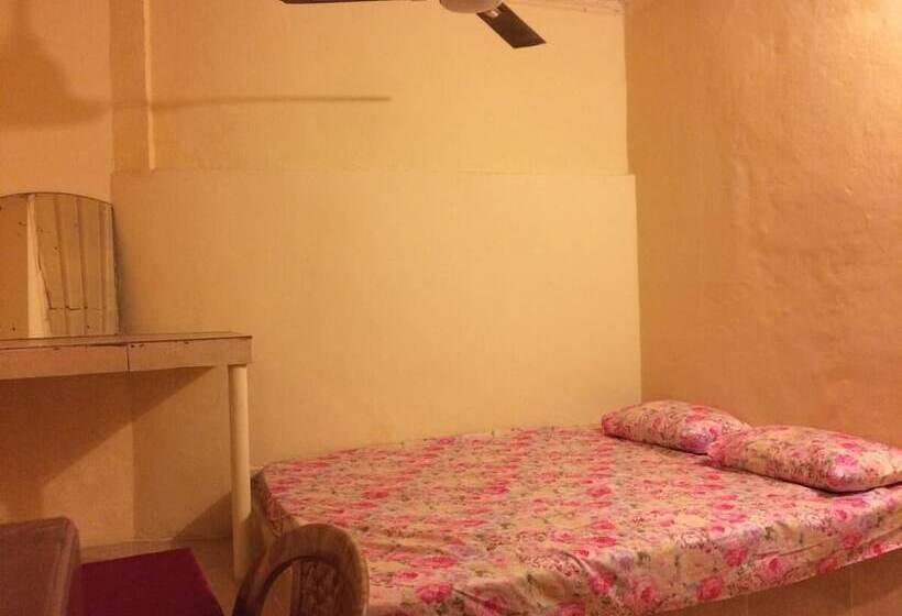 پانسیون Rr House