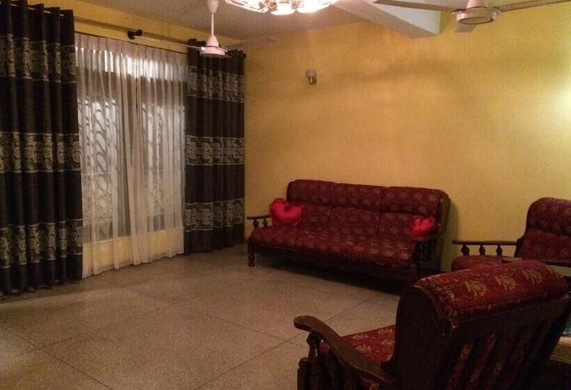 پانسیون Rr House