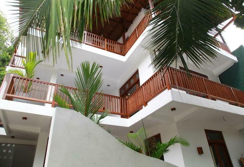 بنسيون Submarine Rest