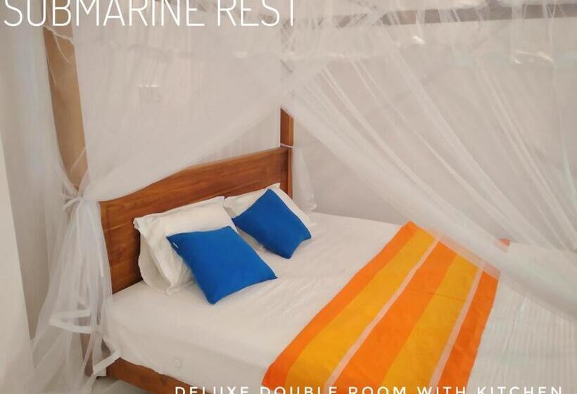 بنسيون Submarine Rest