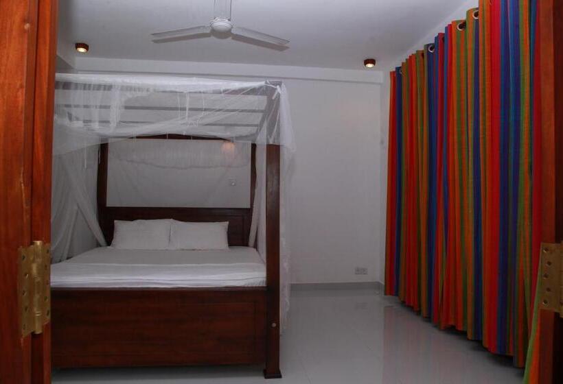 بنسيون Submarine Rest