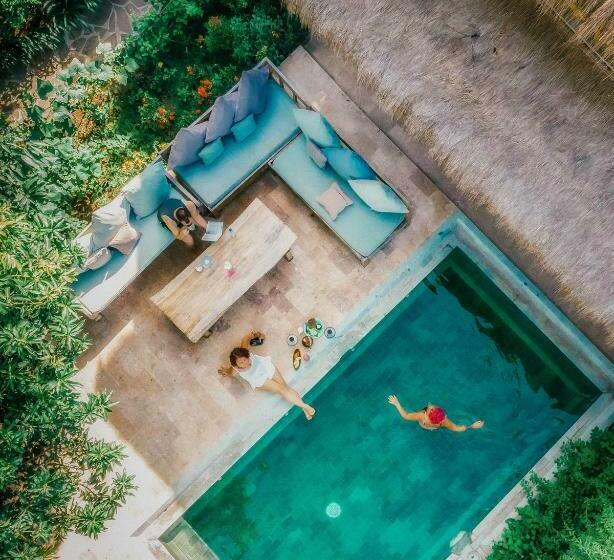 استراحتگاه Flowers & Fire Yoga Garden