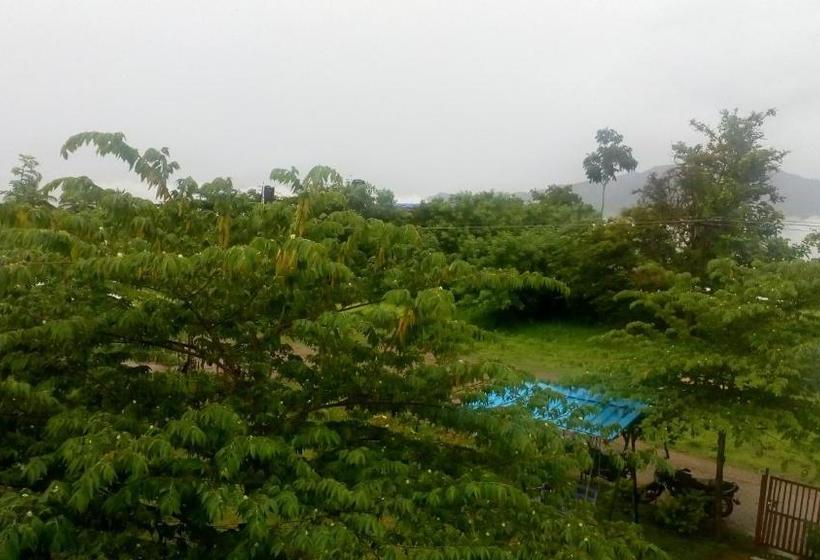 Общежитие Green Hills Farm And Guest House