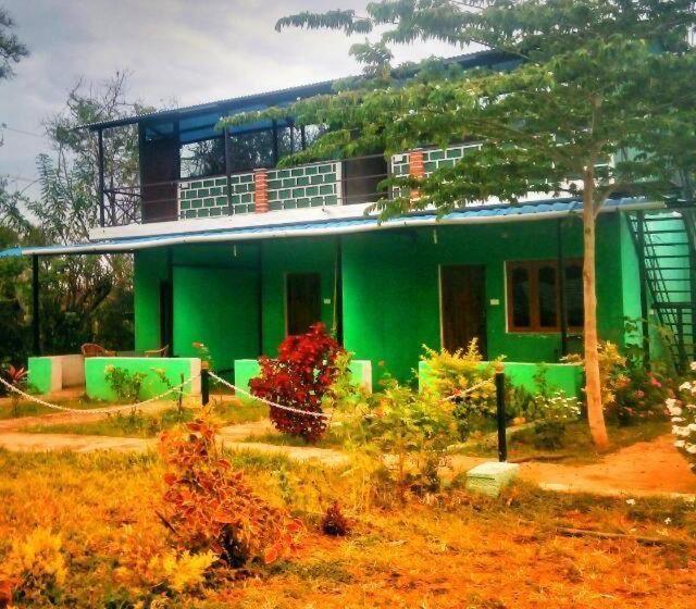 Общежитие Green Hills Farm And Guest House