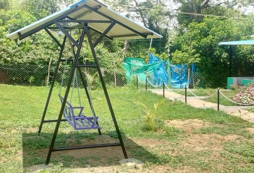 Общежитие Green Hills Farm And Guest House