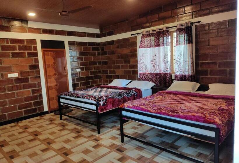 Общежитие Green Hills Farm And Guest House