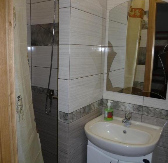 הוסטל Home
