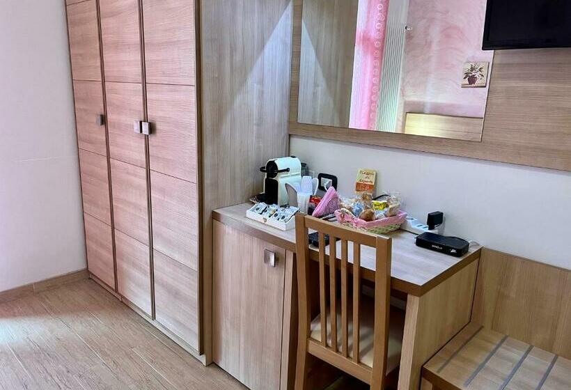 فندق Agriturismo Le Essenze   Terrazza Sulla Romagna