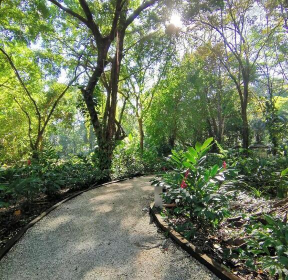 هتل Elan At Ballena Beach