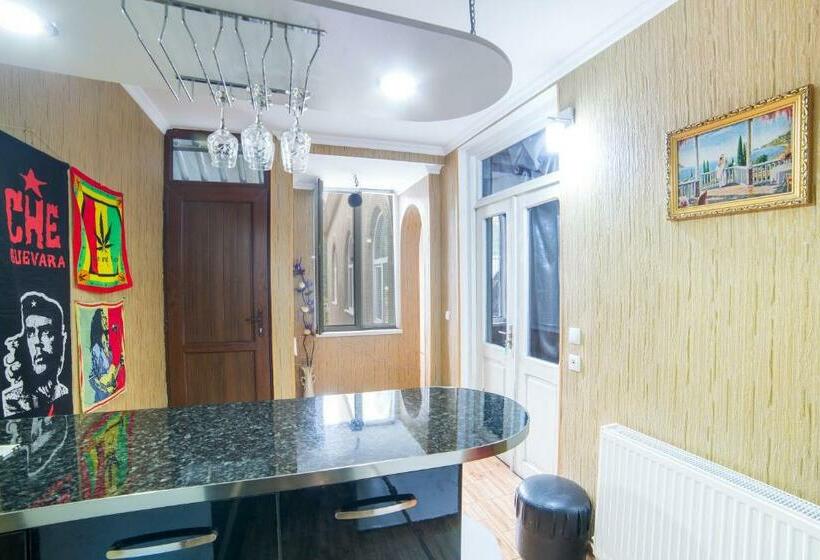 پانسیون Anastasia Guesthouse