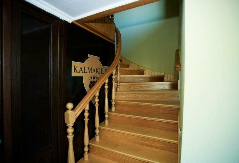 پانسیون Bucha`s Guest House & Wine Cellar