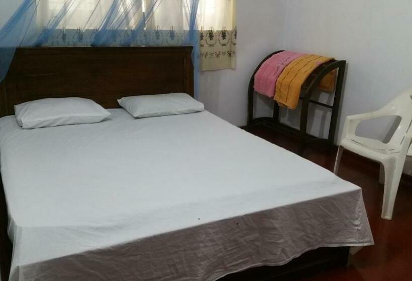 פנסיון Desitha Family House