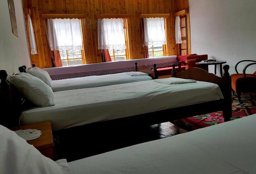 بنسيون Eva Guesthouse