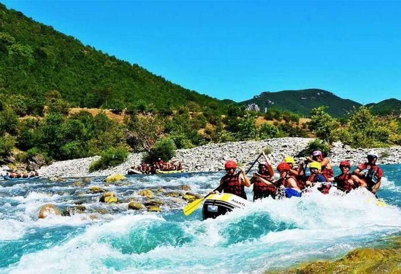 پانسیون Funky Guest House & Adventures