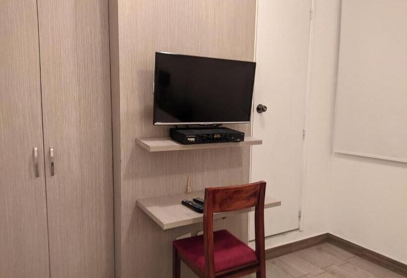 پانسیون Manakin Hostal & Resto