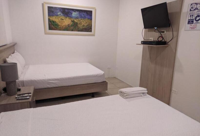 پانسیون Manakin Hostal & Resto