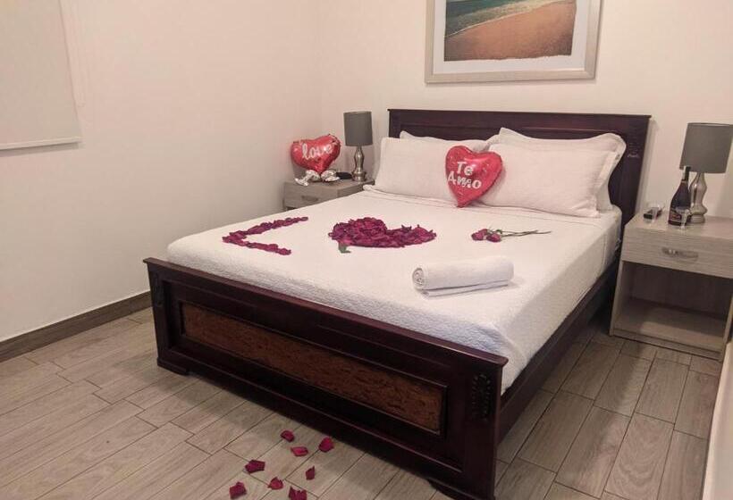 پانسیون Manakin Hostal & Resto