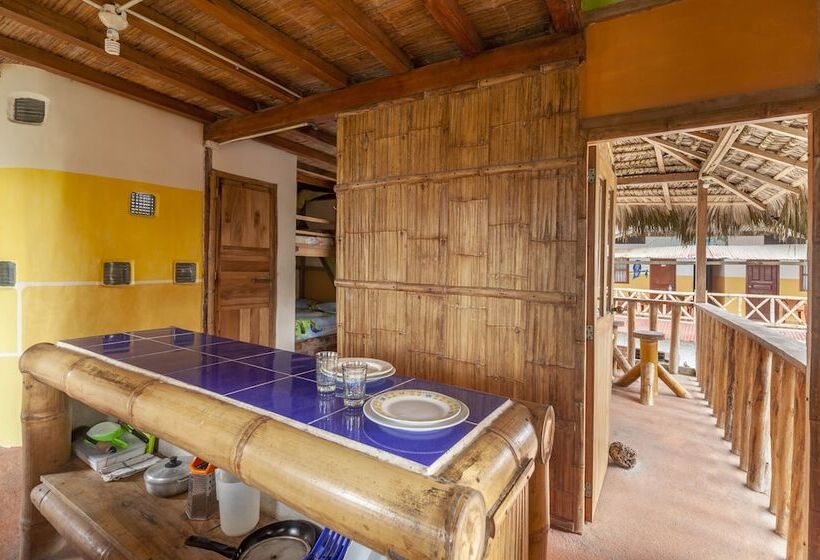 پانسیون La Casa Mompiche