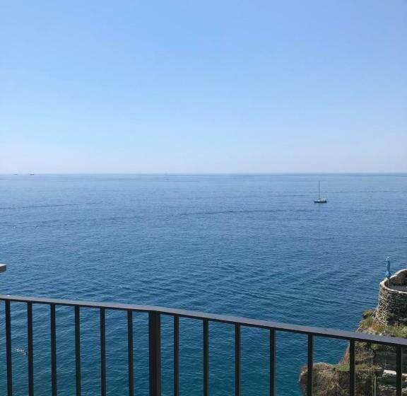 Пансион La Polena Camere Vernazza   Suite Vista Mare