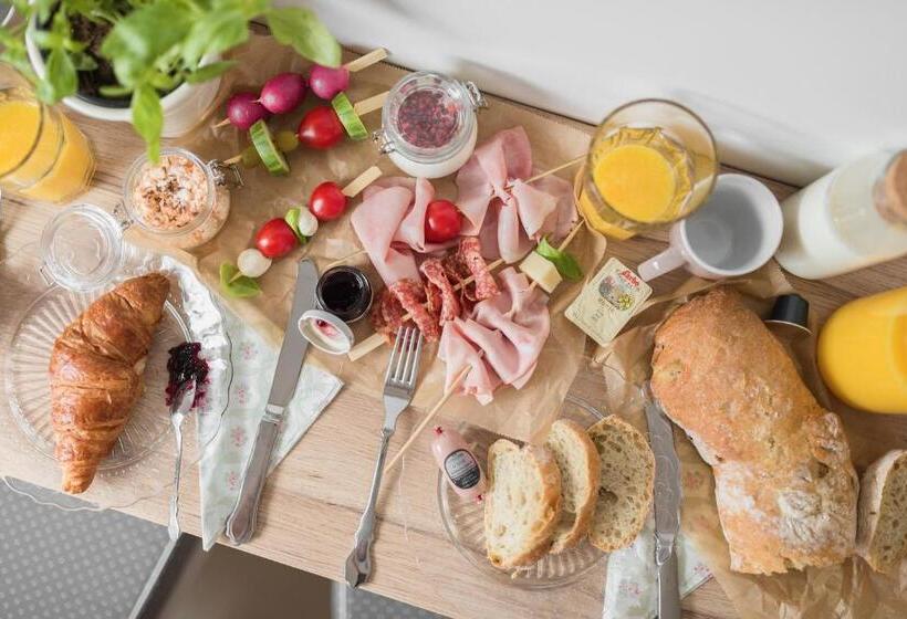 펜션 Madárlátta Vendégház