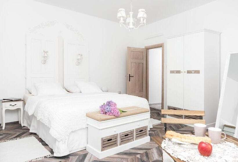 펜션 Madárlátta Vendégház