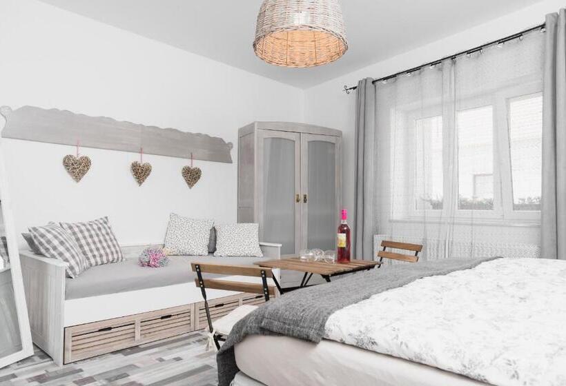 펜션 Madárlátta Vendégház