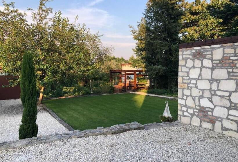 펜션 Madárlátta Vendégház