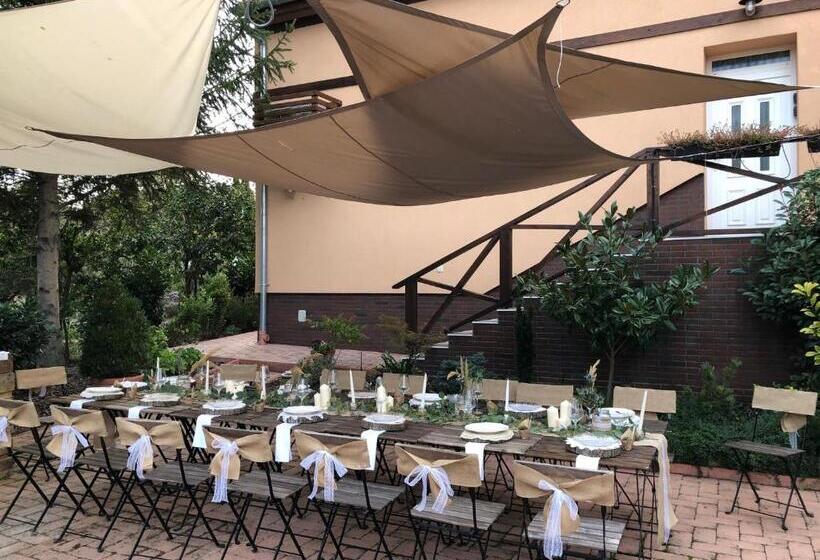 펜션 Madárlátta Vendégház