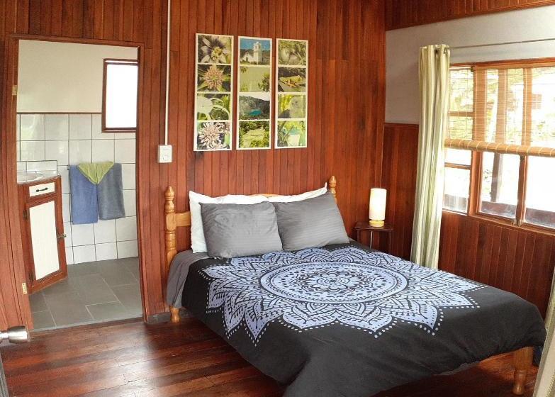 پانسیون Montaña Linda Guest House Orosi