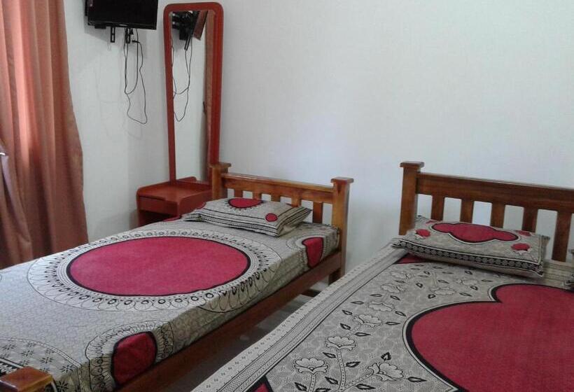 פנסיון Oudarya Guest