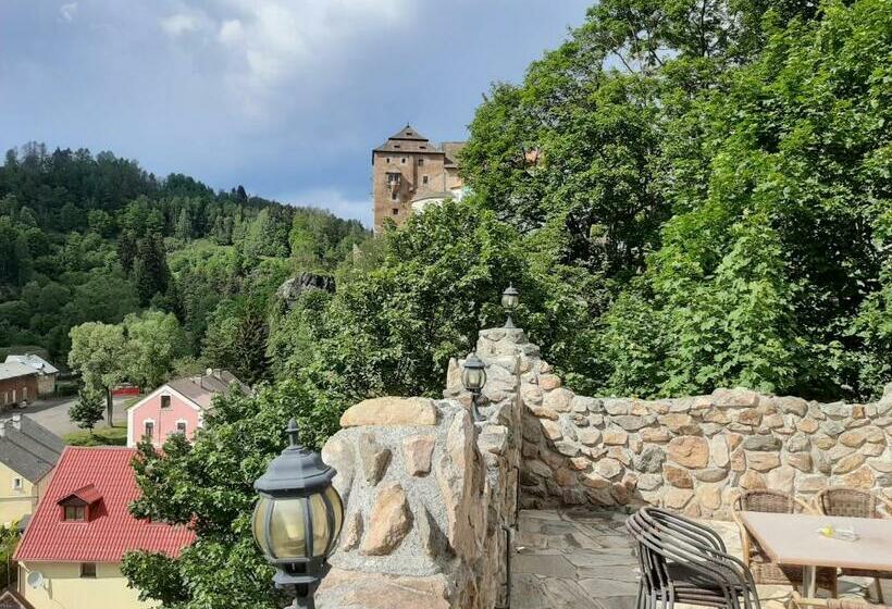 펜션 Penzion  Restaurant U Zámku