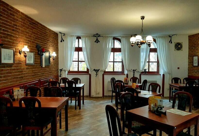 펜션 Penzion  Restaurant U Zámku