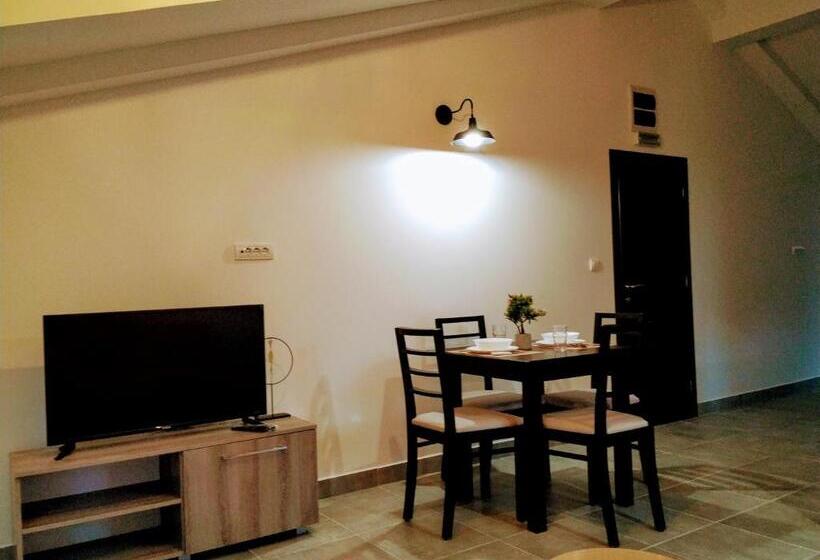 پانسیون Rooms & Apartments Vukasović