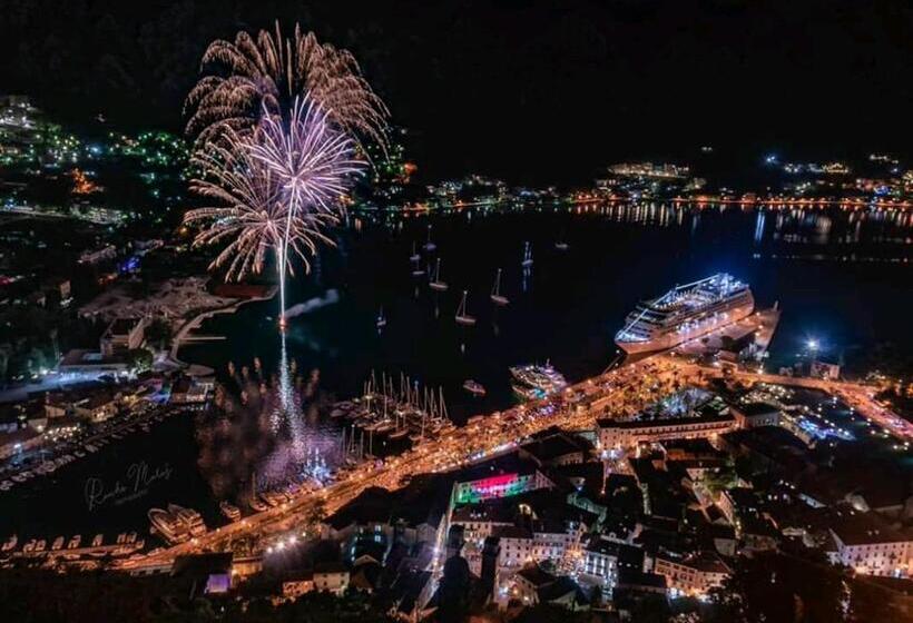 پانسیون Rooms & Apartments Vukasović