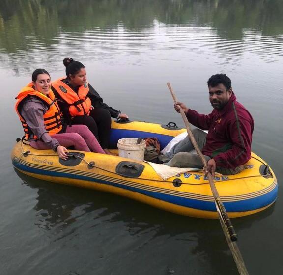 بنسيون Splendid Lake View Safari Lodge