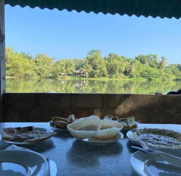 بنسيون Splendid Lake View Safari Lodge