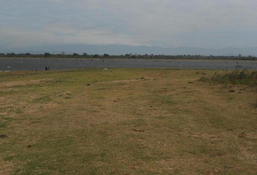 بنسيون Splendid Lake View Safari Lodge