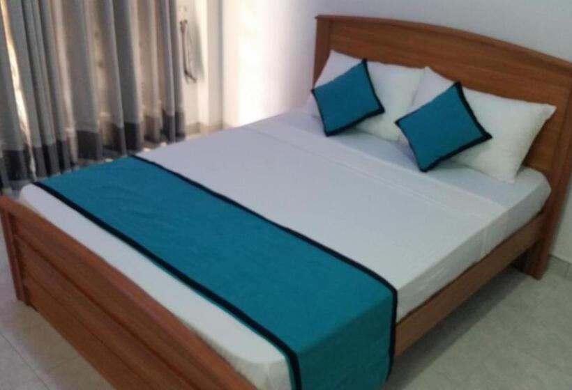 פנסיון Sunhill Lake Tourist Rest