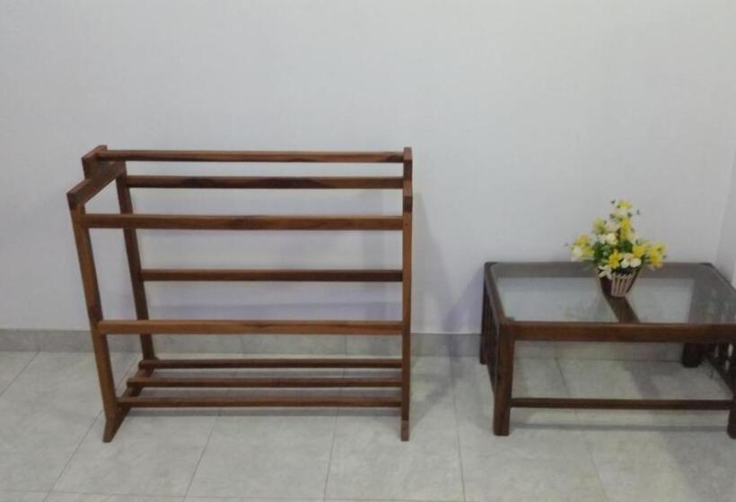 פנסיון Sunhill Lake Tourist Rest