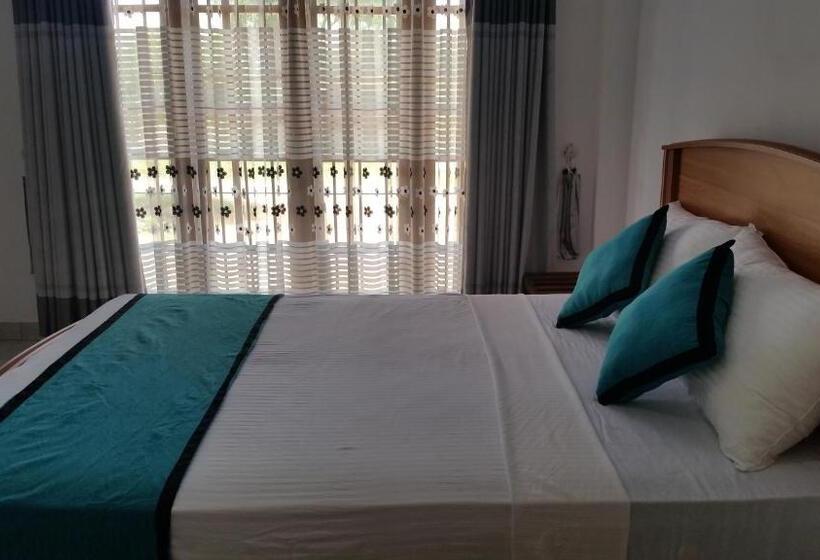 פנסיון Sunhill Lake Tourist Rest