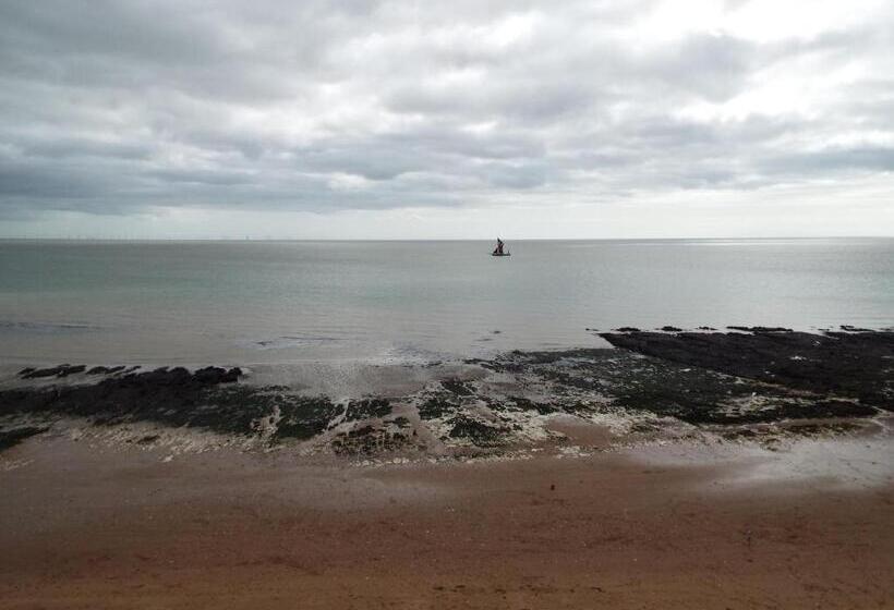 بنسيون The Devonhurst