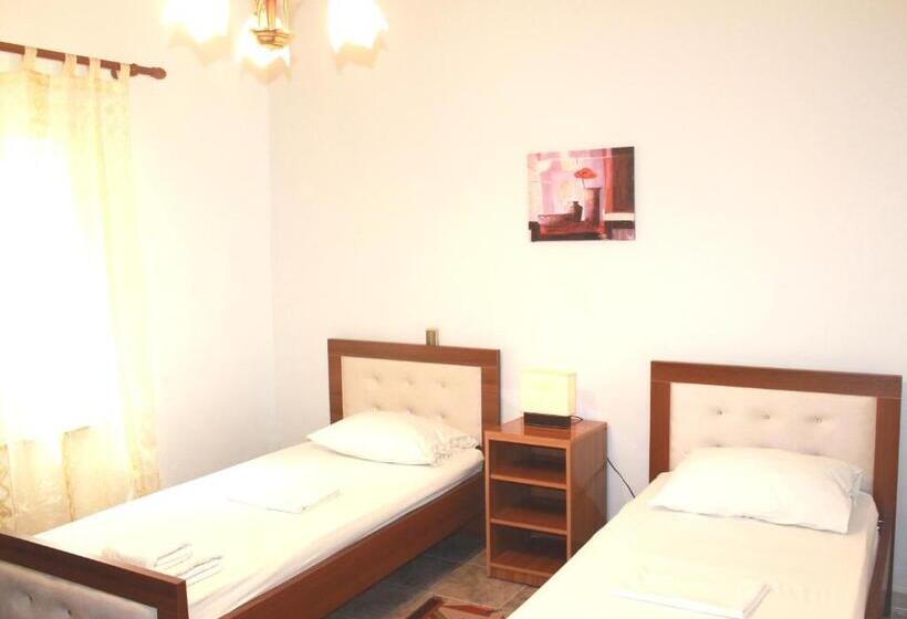 بنسيون Villa Center