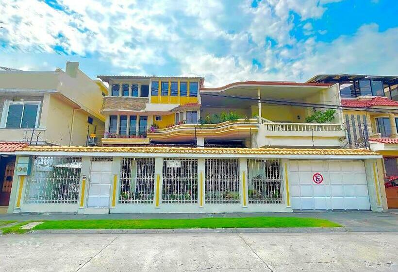 پانسیون Villa Garza Inn