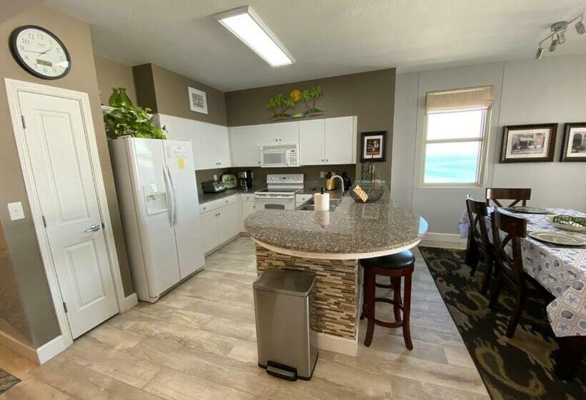 Shores Of Panama Penthouse Resort