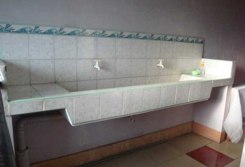 هاستل Center Parkway Pension House