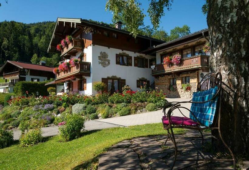 هاستل Haus Karoline