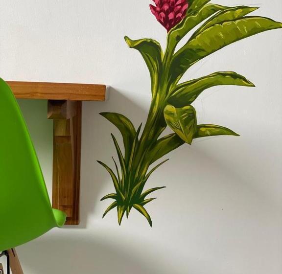 هاستل Whale House