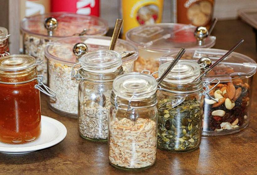 مبيت وإفطار Pension Café Maier