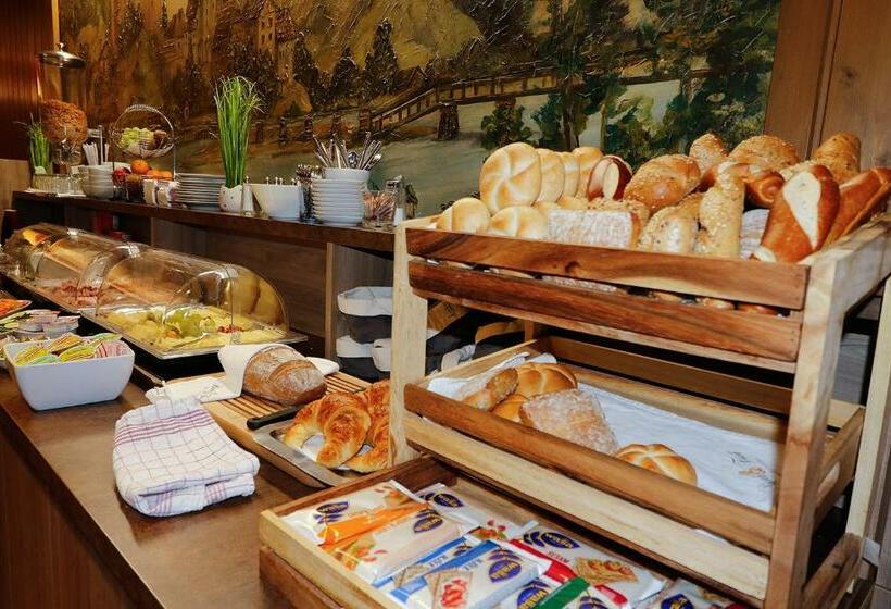 مبيت وإفطار Pension Café Maier