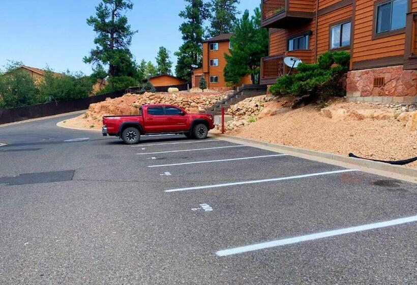 Canyon Plaza Premier Studio And Apartments